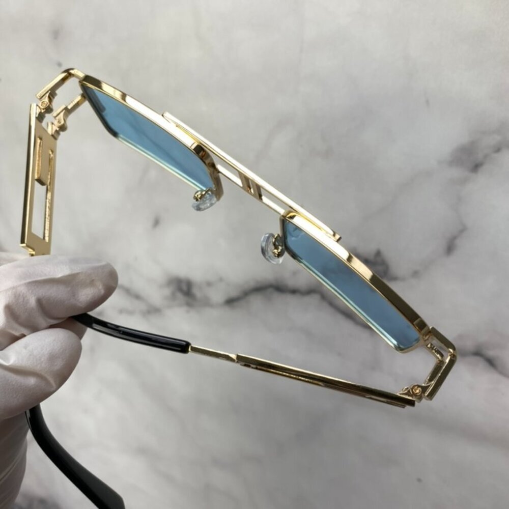 Square Gold Frame Sunglasses - Picture 3 of 7
